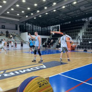 Da grmi Spens: Ko igra za titulu Novog Sada?