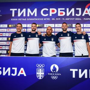 Sa verom u još jedan uspeh za našu naciju, basketaši su odputovali za Pariz!!!